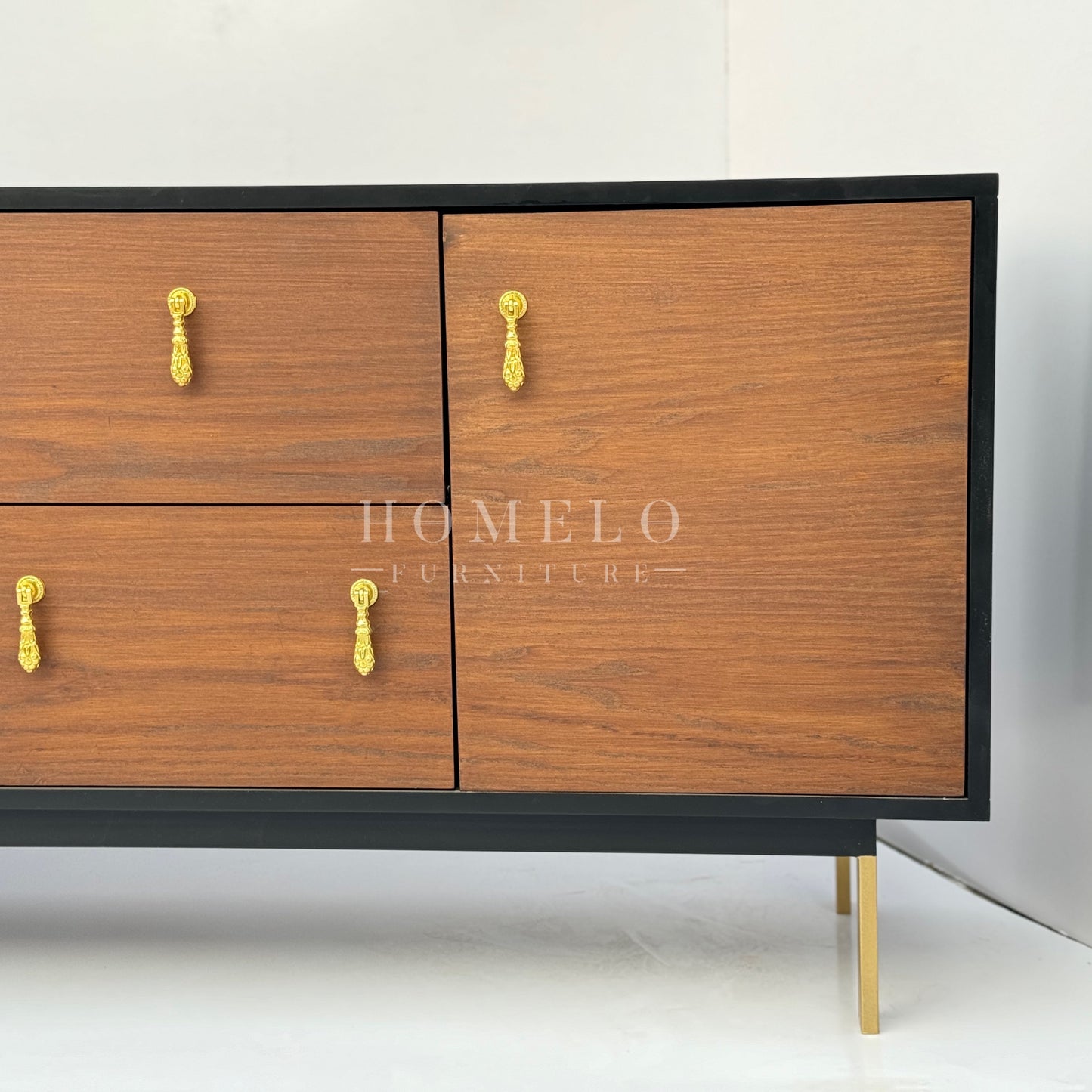 Emilia Console