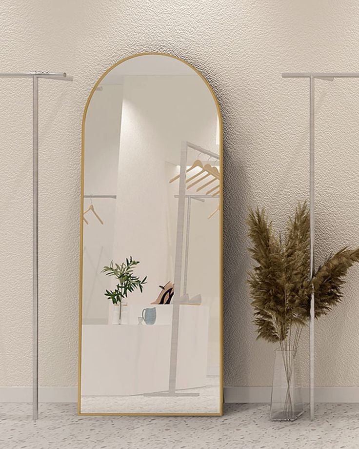 Leucippe Mirror