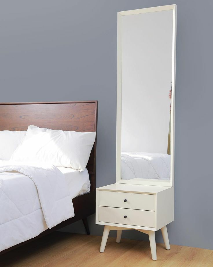 Polymnia Dresser